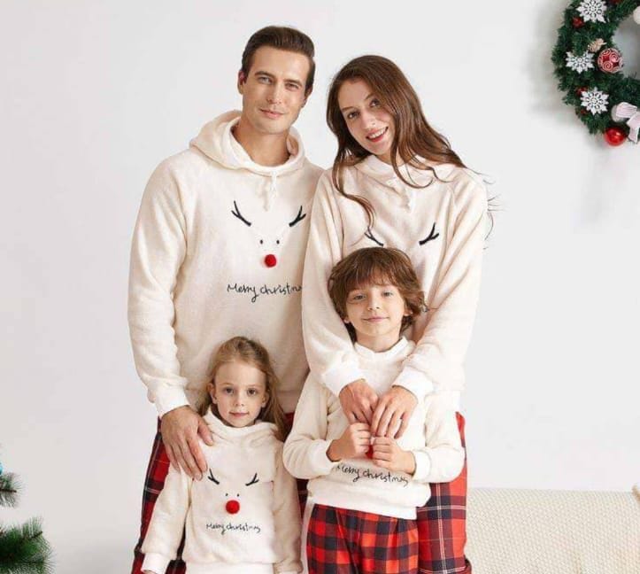 Sudadera reno blanca + pantalón a cuadros